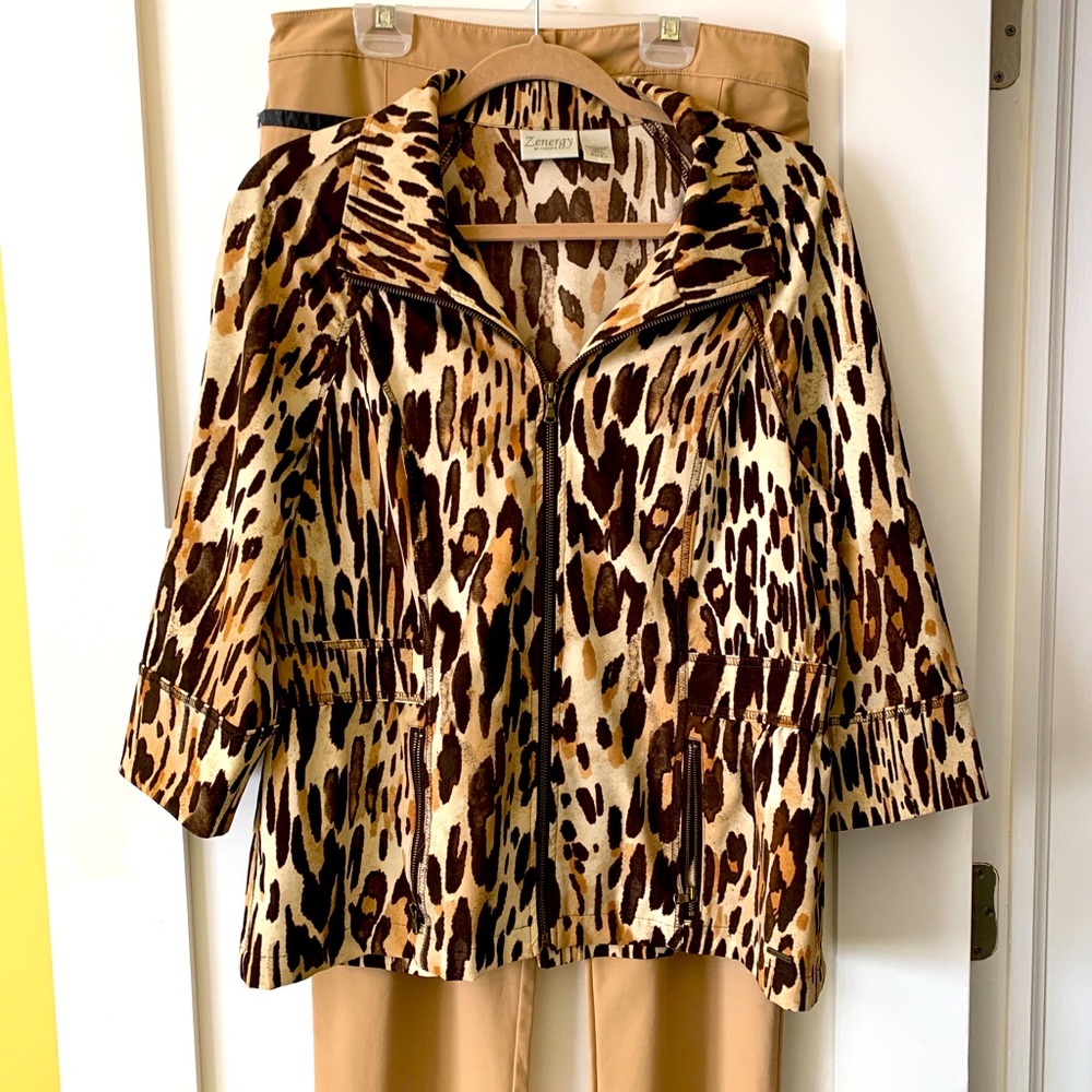 CHICOS ZENERGY ANIMAL PRINT JACKET AND OANTS SZ 1 M